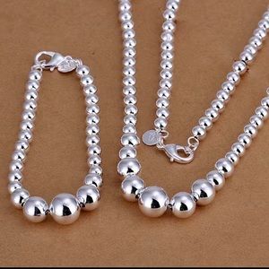 Necklace and bracelet set